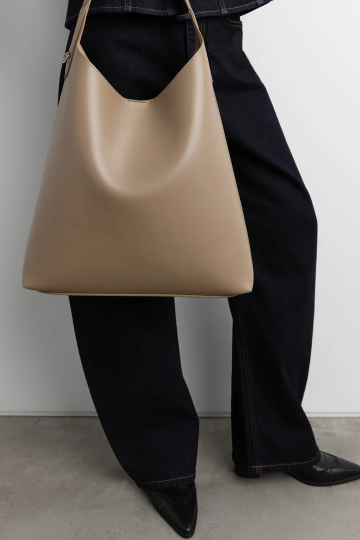 EVERYDAY SHOULDER BAG