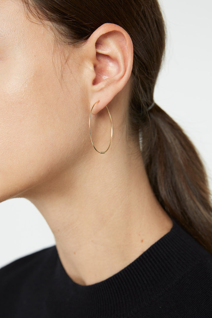 MEDIUM DAINTY HOOP in Gold — alternate angle